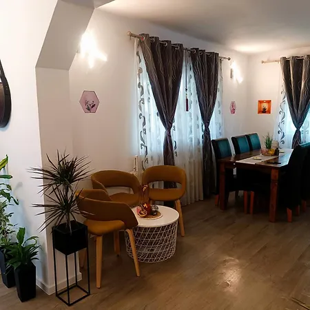 Casa Naomi Homestay *